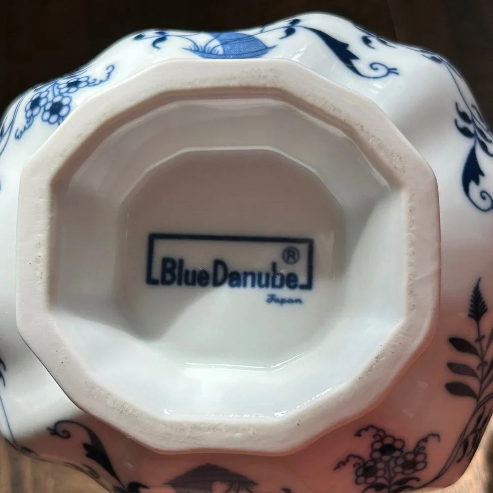 Blue Danube Blue Onion Japan Large Gravy Boat Porcelain Scalloped